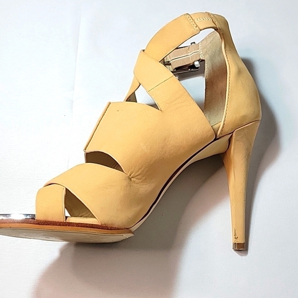 Calvin Klein nude high heels Size 8.5 - Picture 8 of 9
